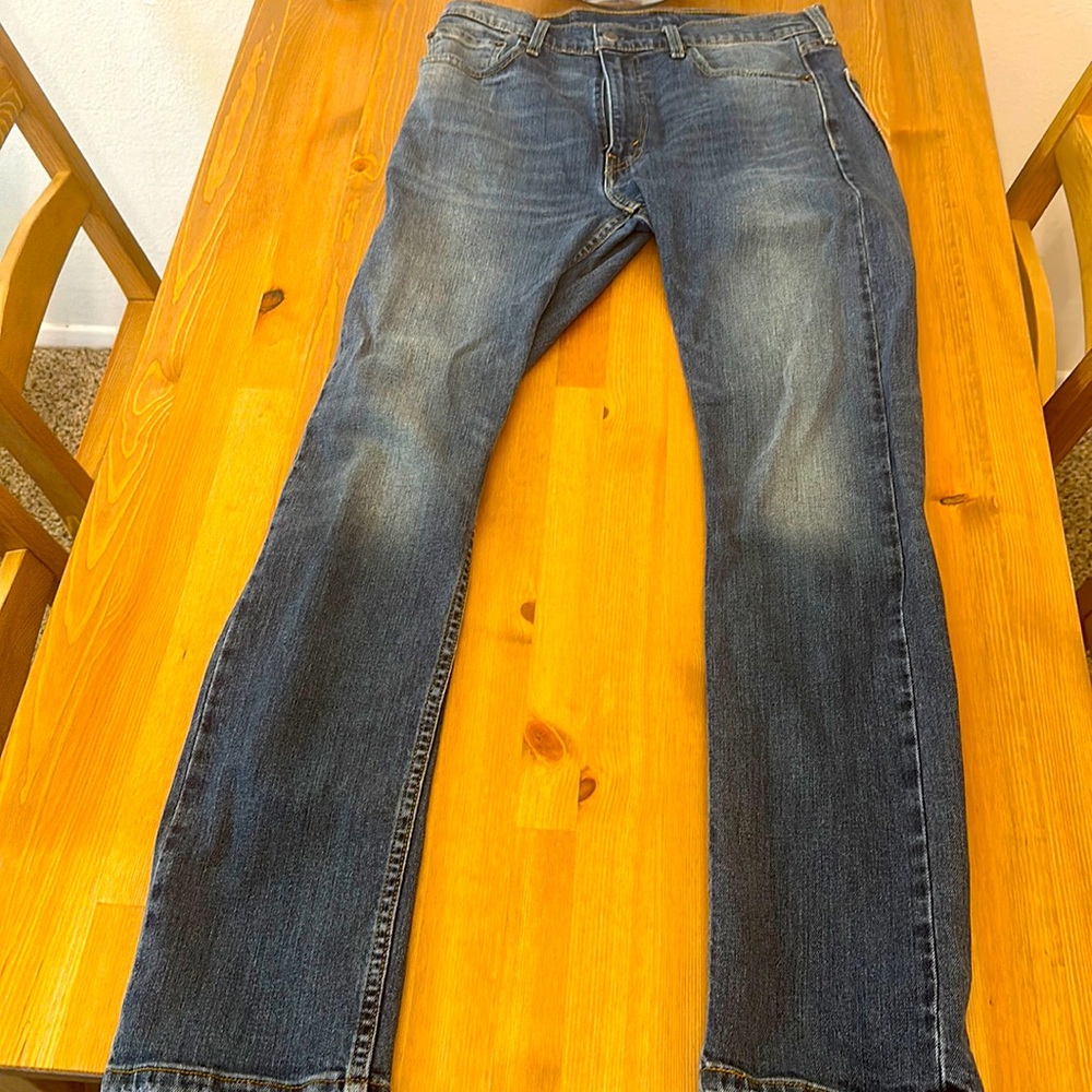 Levi’s 513 men’s jeans, 32Wx32L, denim blue, slim straight fit, worn on bottom